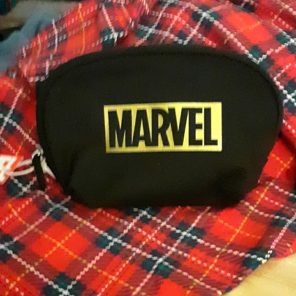 😘Host Pick😍😍NWT MARVEL Cosmetics Bag